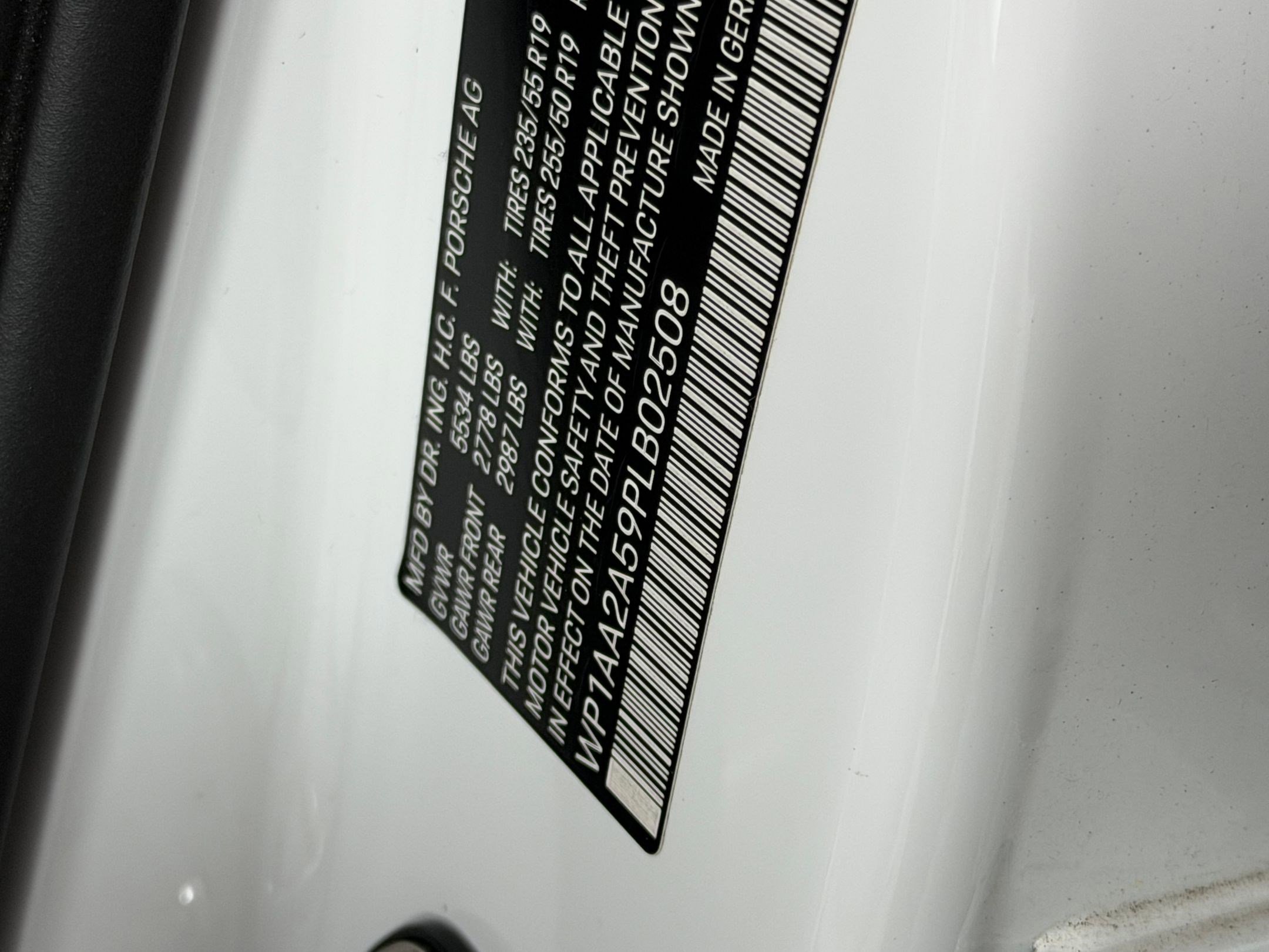 Certified 2023 Porsche Macan image 31