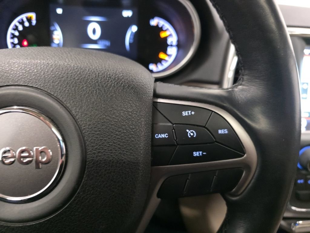 Used 2018 Jeep Grand Cherokee Limited w/ Luxury Group II image 16