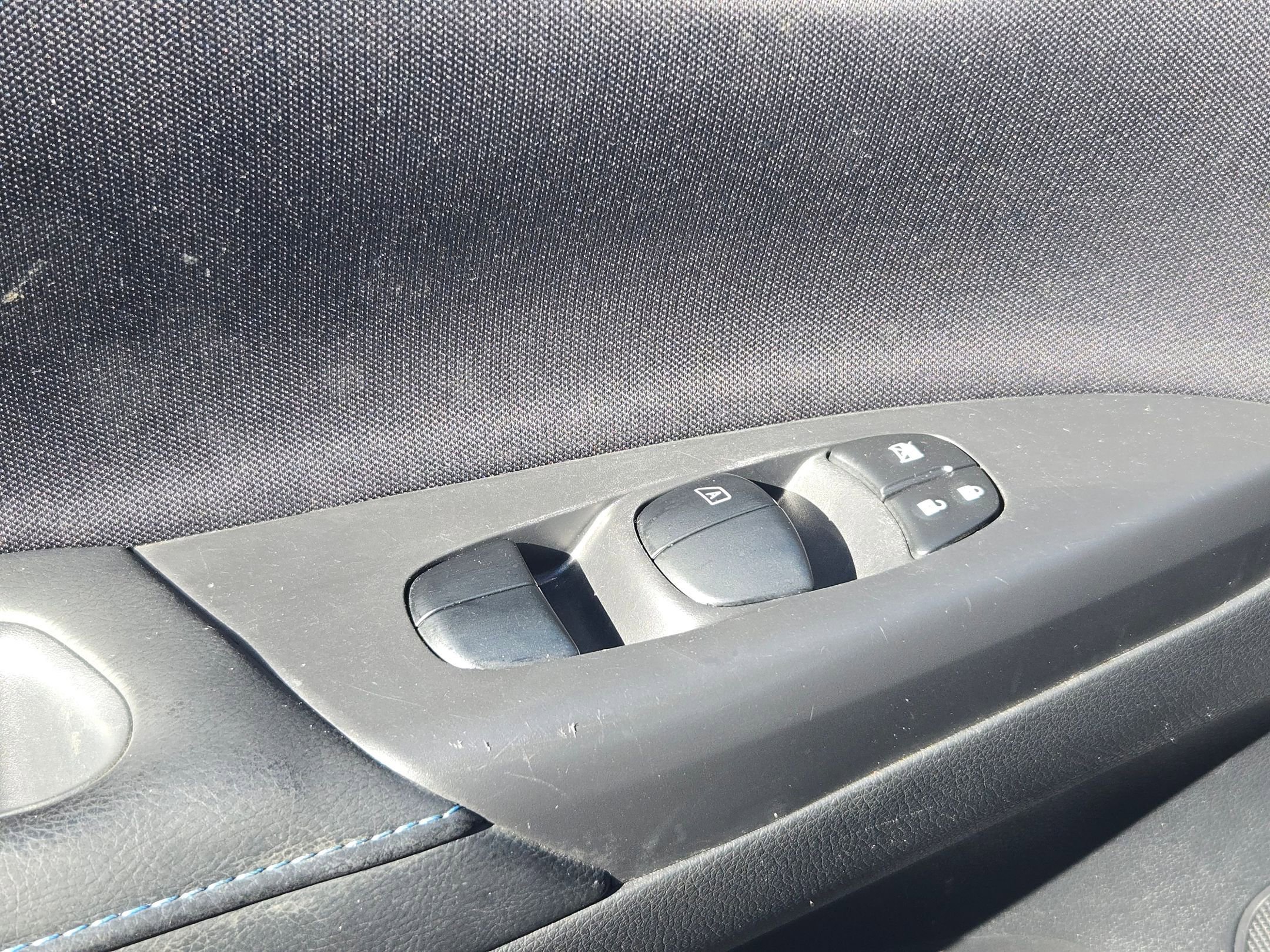 Used 2018 Nissan Sentra SR w/ SR Midnight Edition Package image 12