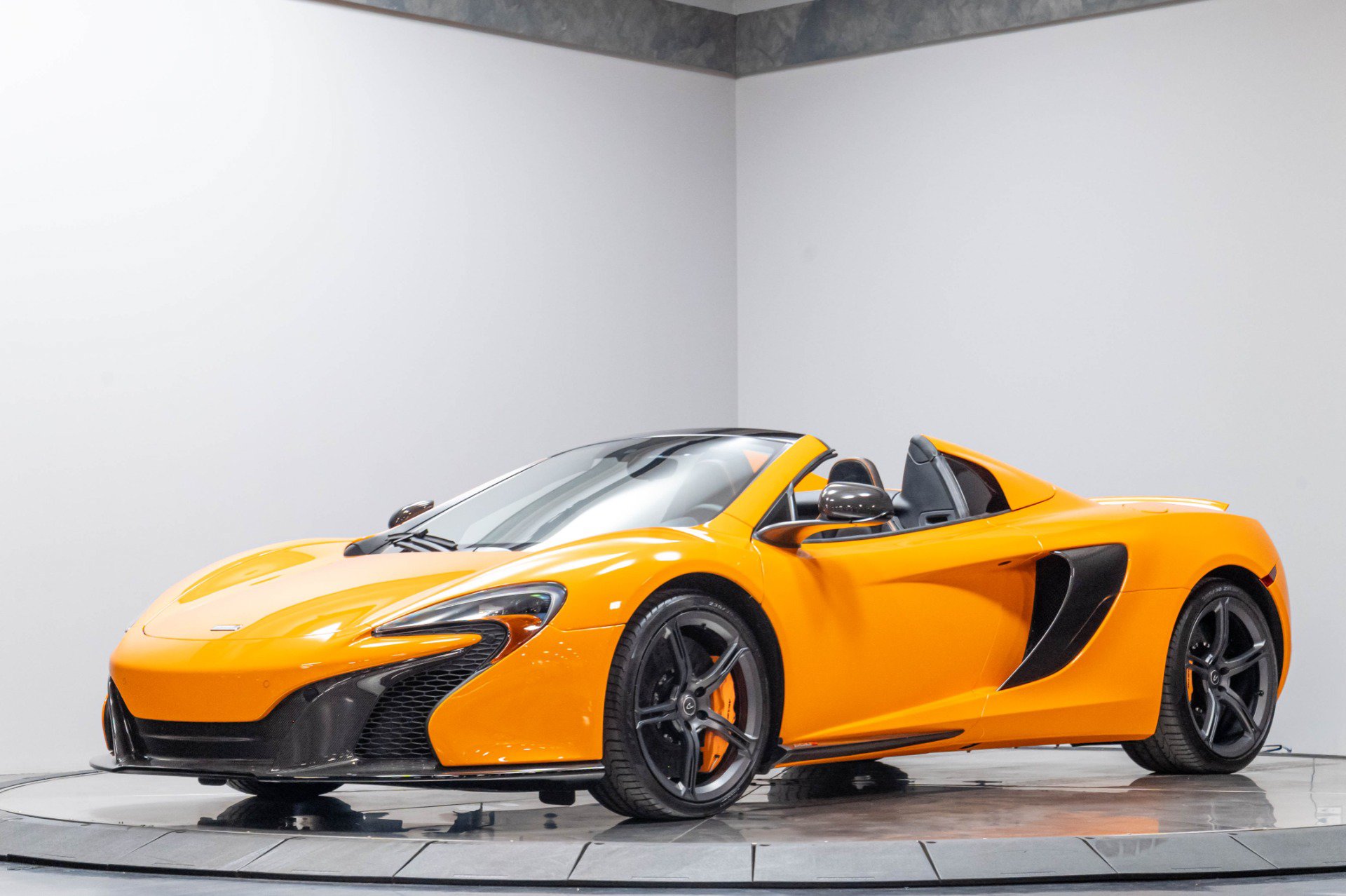 Used 2015 McLaren 650S Spider RWD image 2