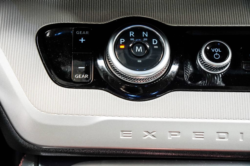 Used 2025 Ford Expedition Active AWD/4WD image 31