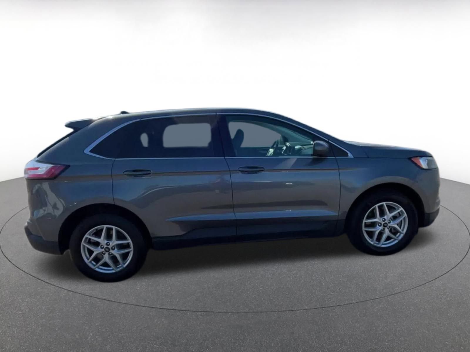 Used 2024 Ford Edge SEL image 16