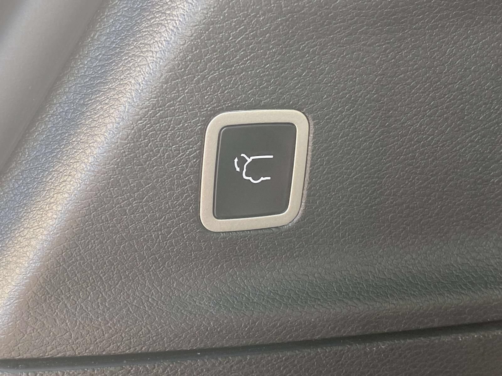 Used 2024 Chrysler Pacifica Limited FWD image 19