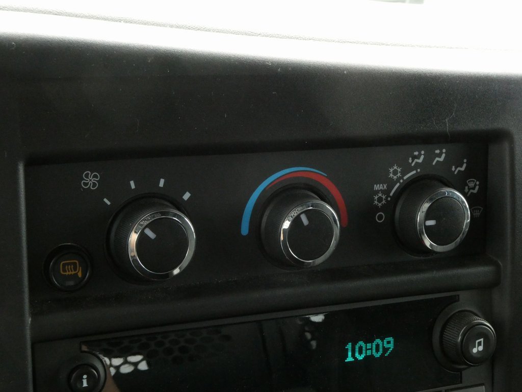 Used 2024 Chevrolet Express 2500 w/ Driver Convenience Package image 18