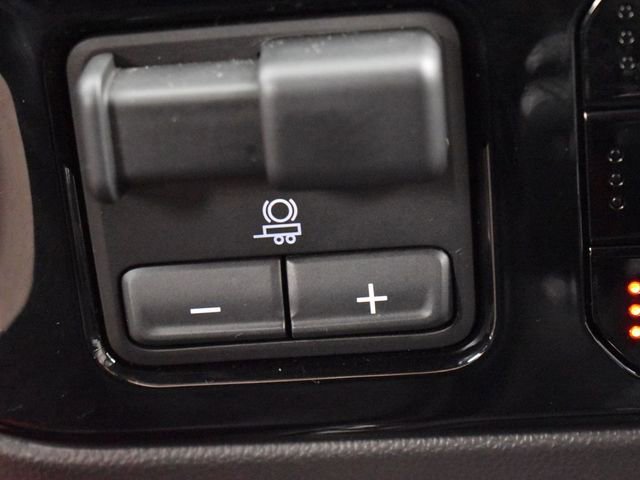 Used 2025 Chevrolet Silverado 1500 ZR2 w/ Technology Package image 23