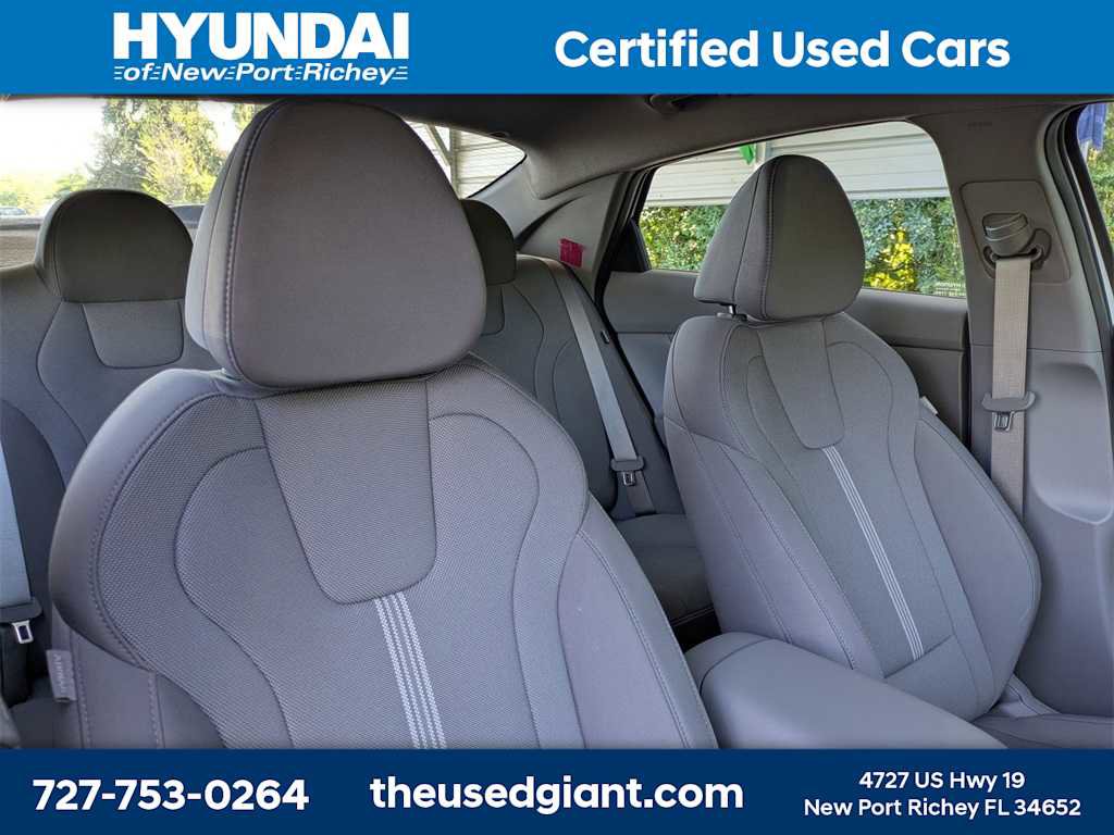 Used 2025 Hyundai Elantra SE image 6