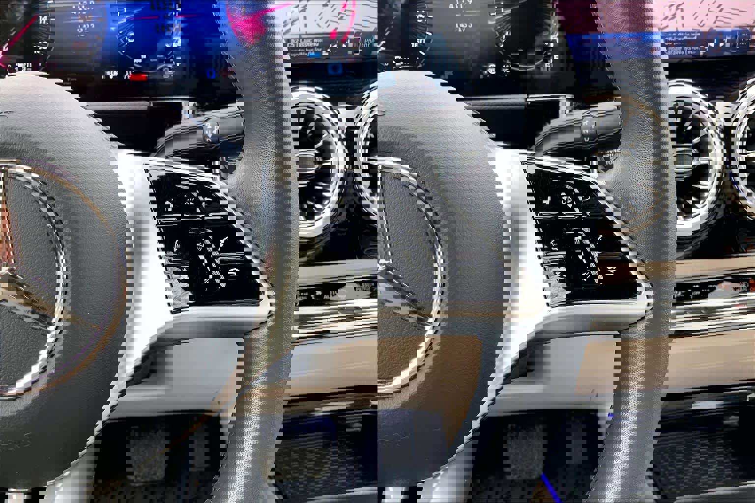 Certified 2024 Mercedes-Benz GLA 250 4MATIC image 25