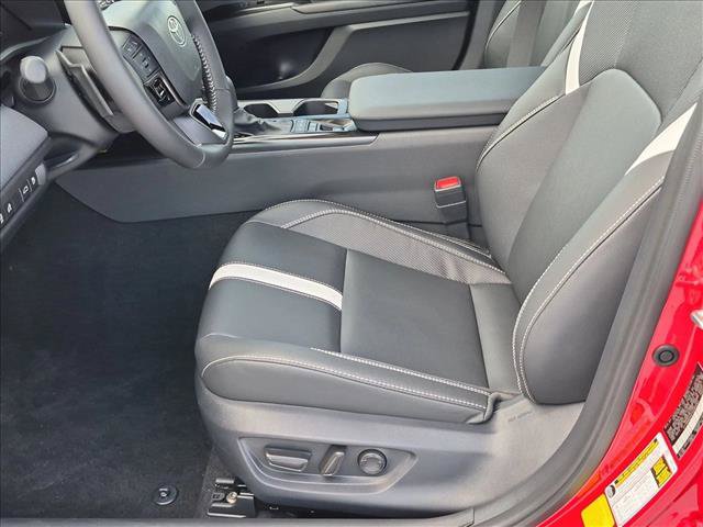 New 2026 Toyota Camry SE FWD image 4