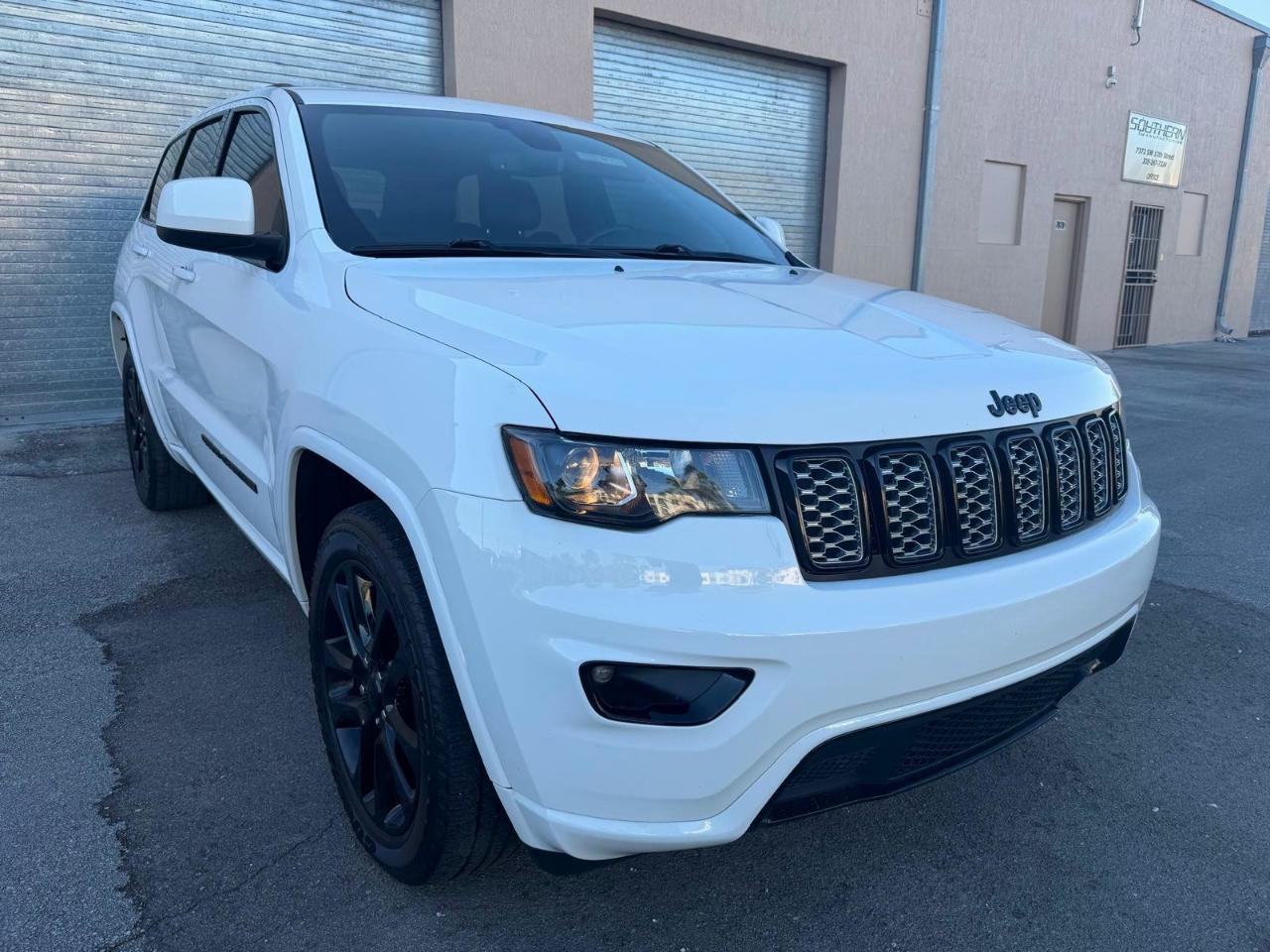 Used 2019 Jeep Grand Cherokee Laredo RWD image 11