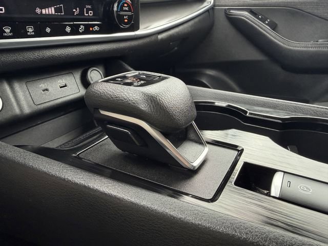 Used 2023 Nissan Rogue SV image 19