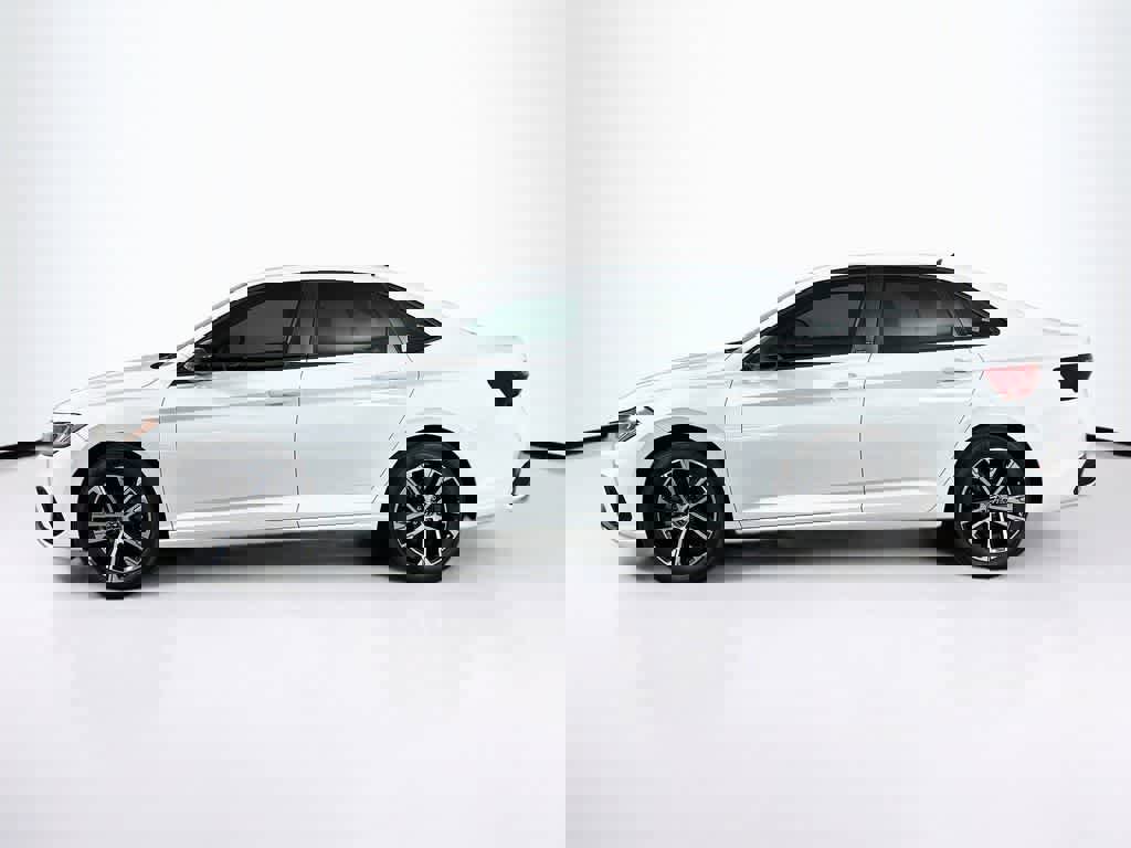 Used 2025 Volkswagen Jetta Sport image 3