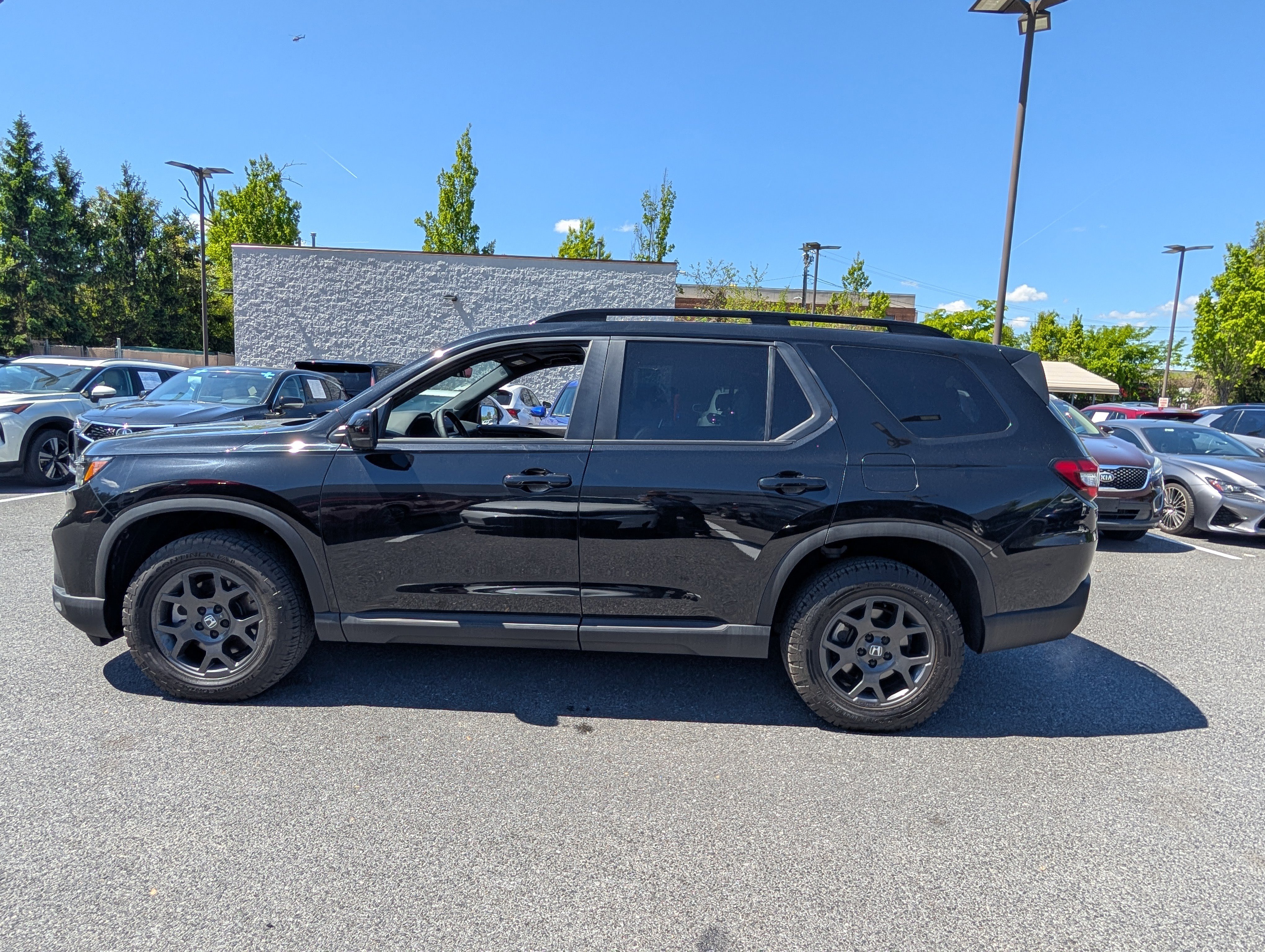Used 2024 Honda Pilot TrailSport image 6