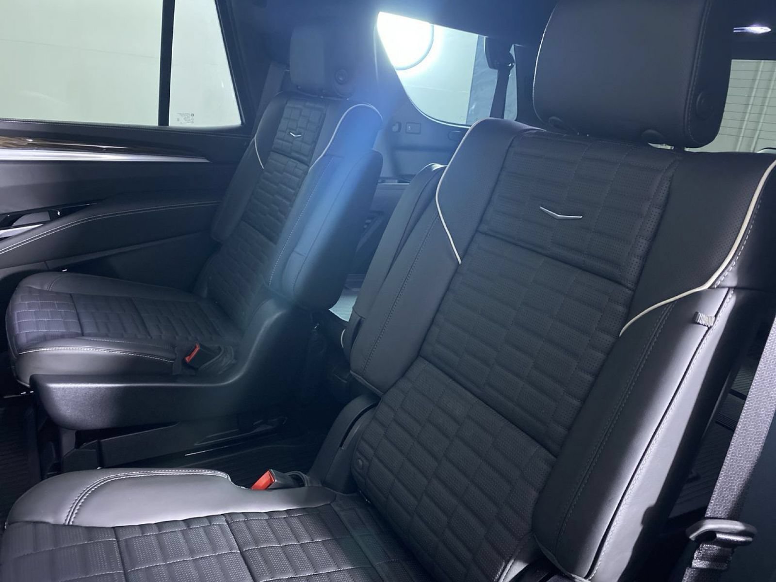 New 2026 Cadillac Escalade Platinum Sport w/ LPO, ONYX Package AWD/4WD image 14