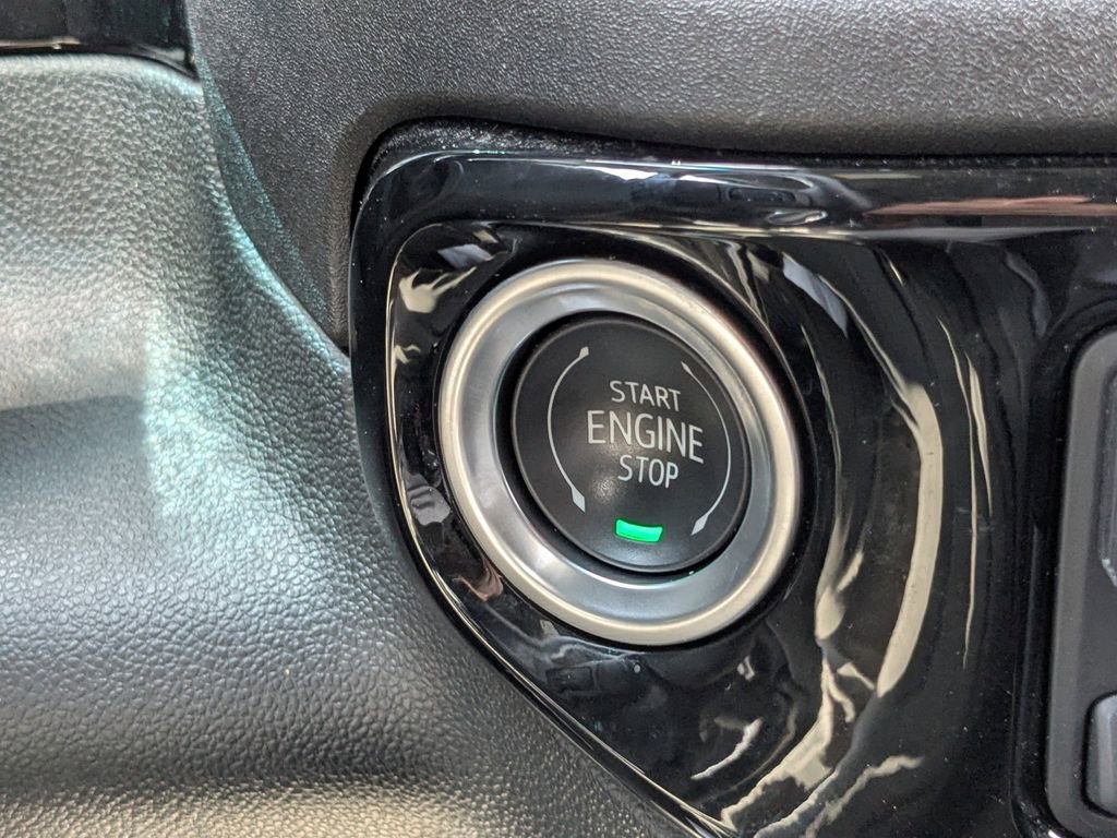 Used 2025 Chevrolet Silverado 2500 LT w/ Convenience Package image 27