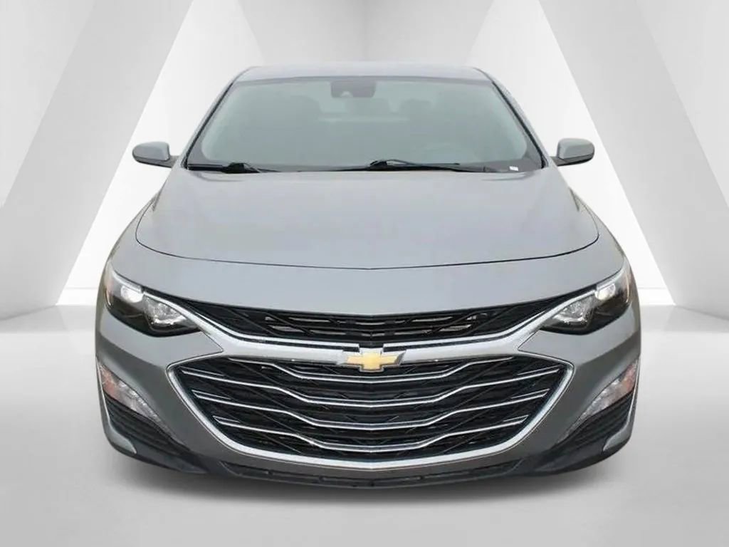 Used 2024 Chevrolet Malibu LS image 2