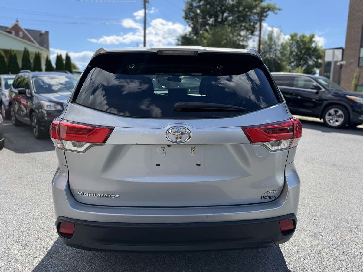 Used 2017 Toyota Highlander LE AWD/4WD image 6
