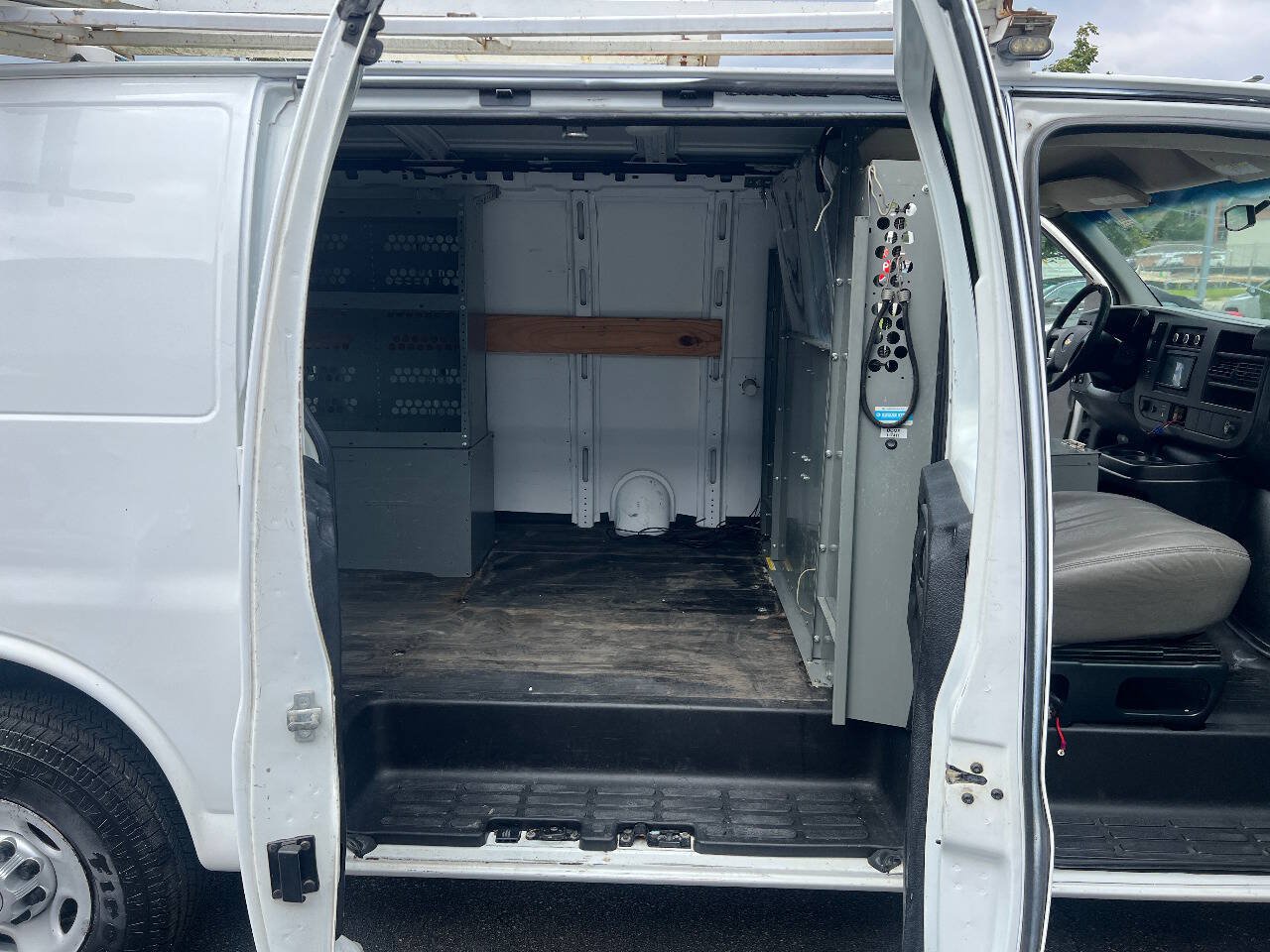 Used 2012 Chevrolet Express 2500 w/ Cold Climate Package RWD image 28