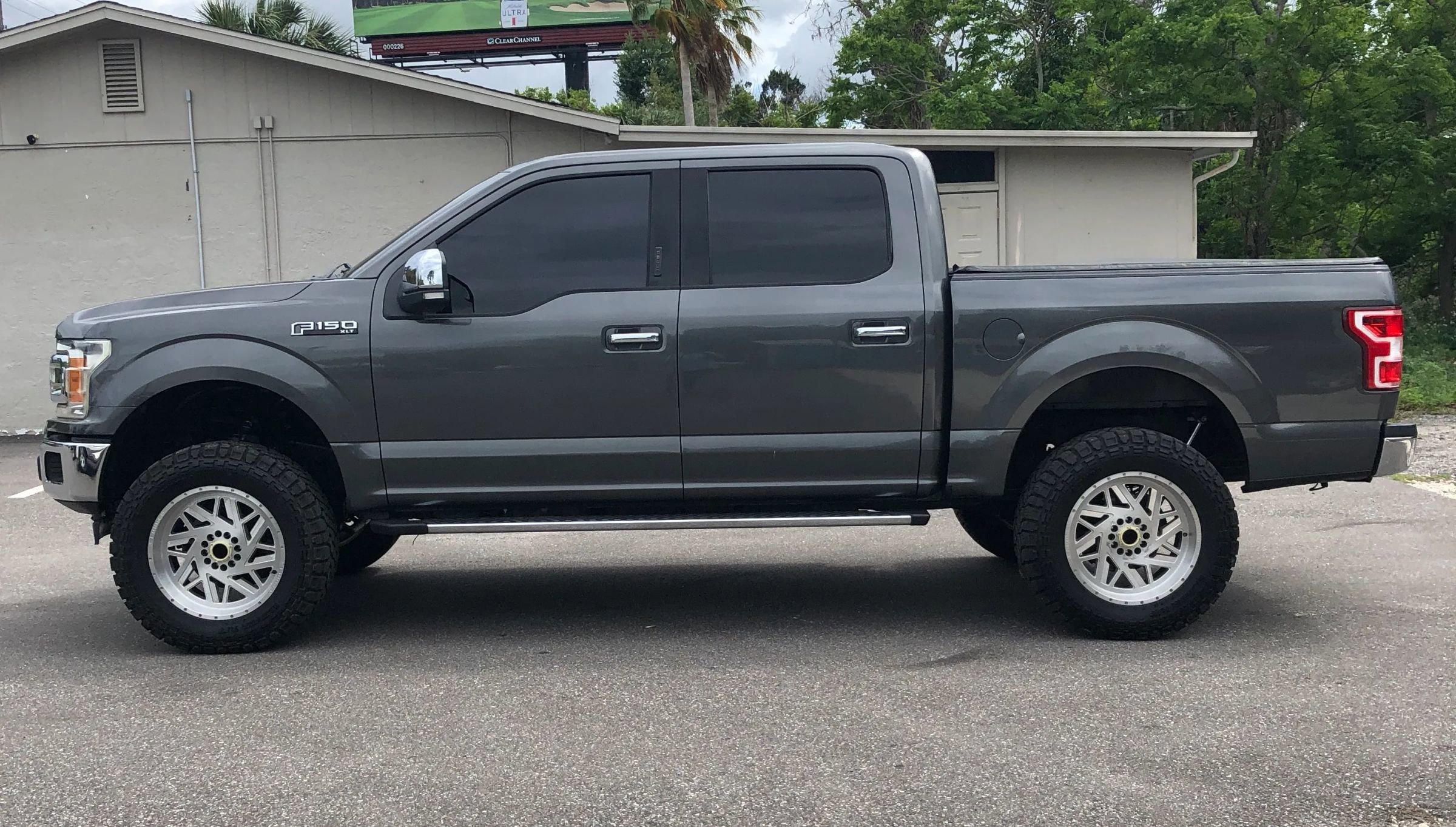 Used 2018 Ford F150 XLT w/ Equipment Group 302A Luxury image 6