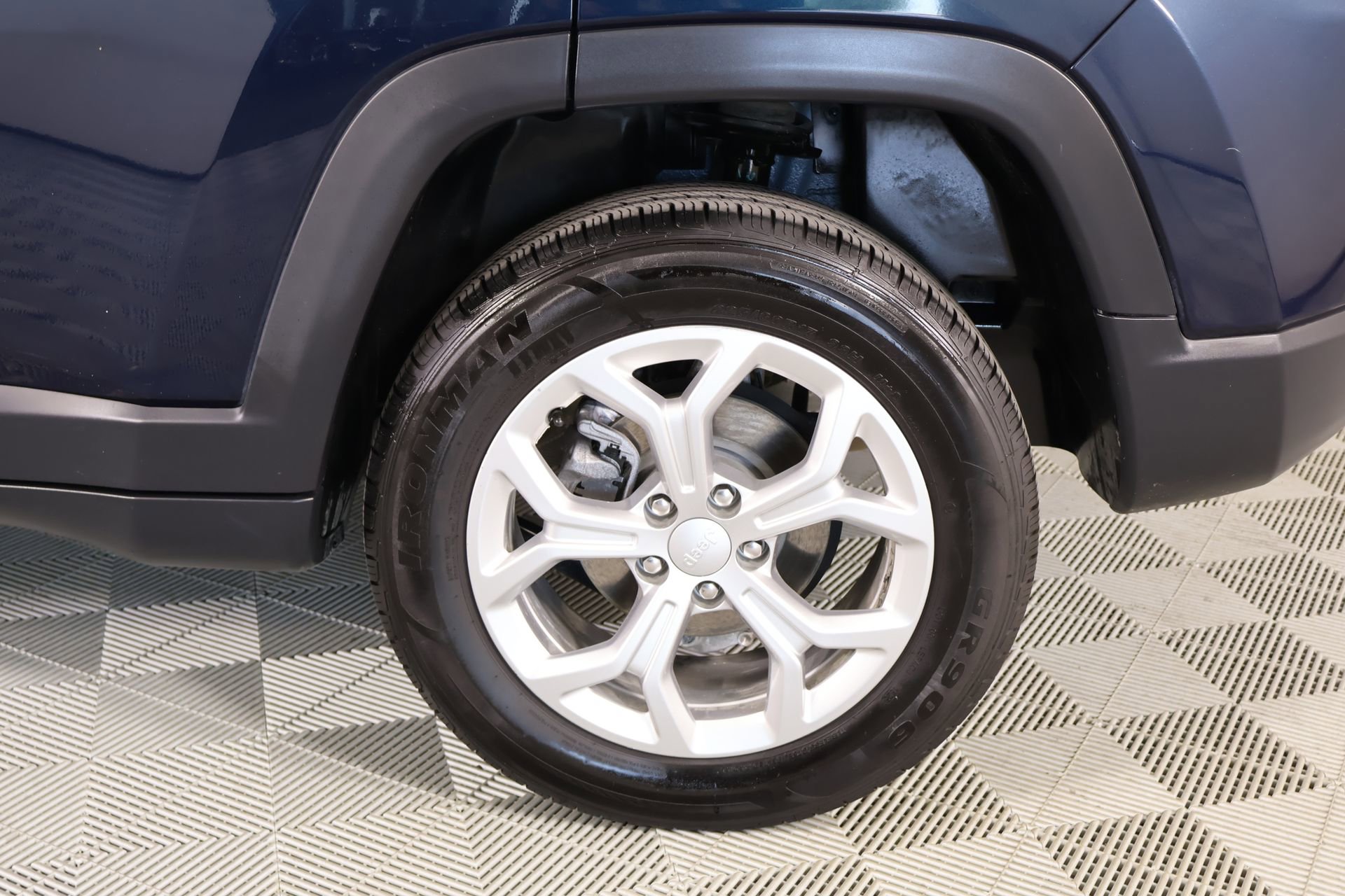 Used 2024 Jeep Compass Sport AWD/4WD image 17