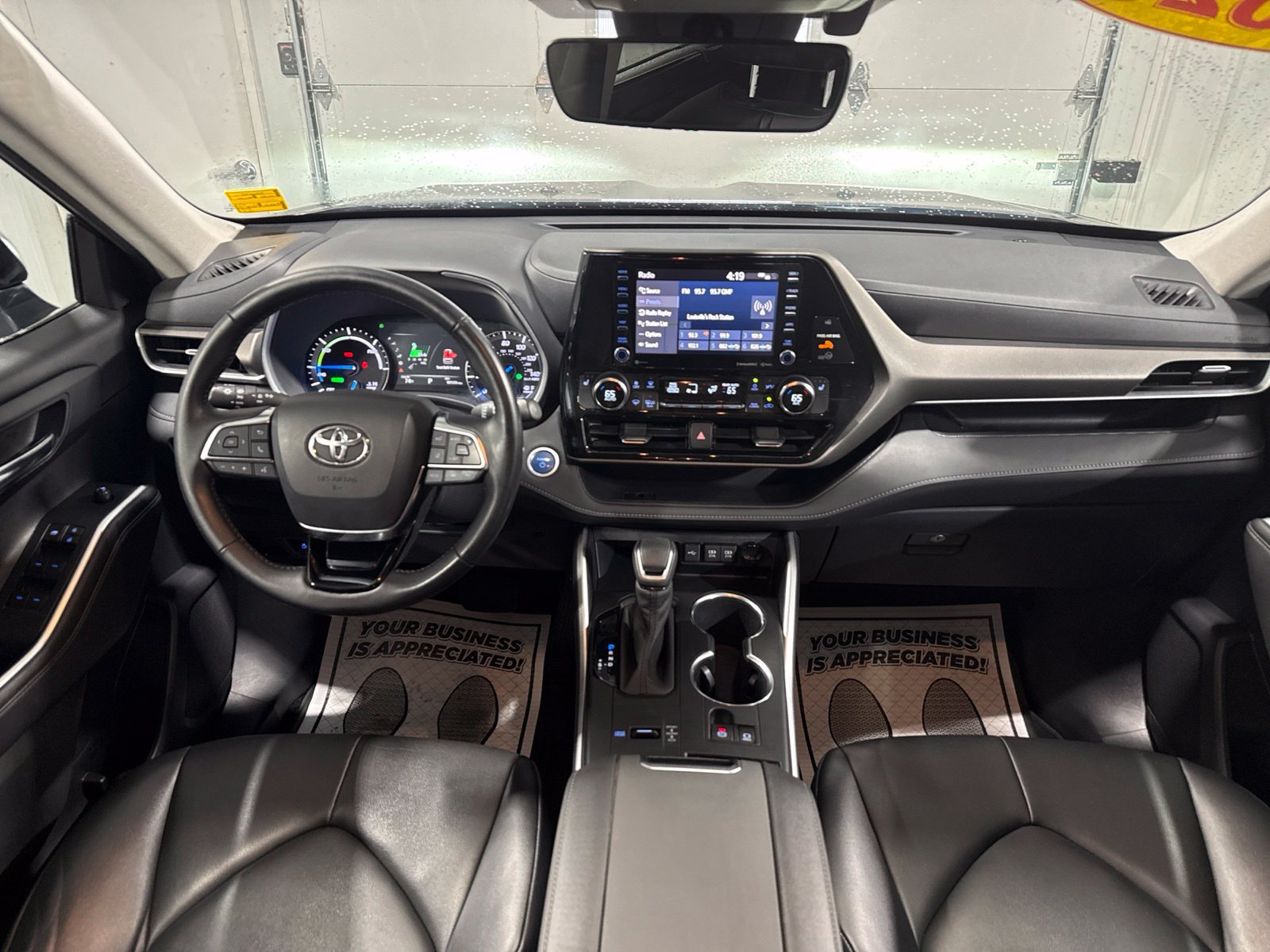 Used 2020 Toyota Highlander XLE AWD/4WD image 18