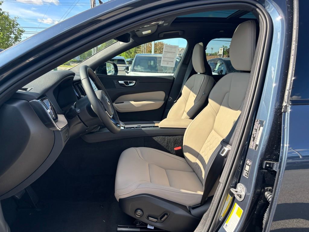 New 2026 Volvo XC60 B5 Core w/ Protection Package Premier AWD/4WD image 15