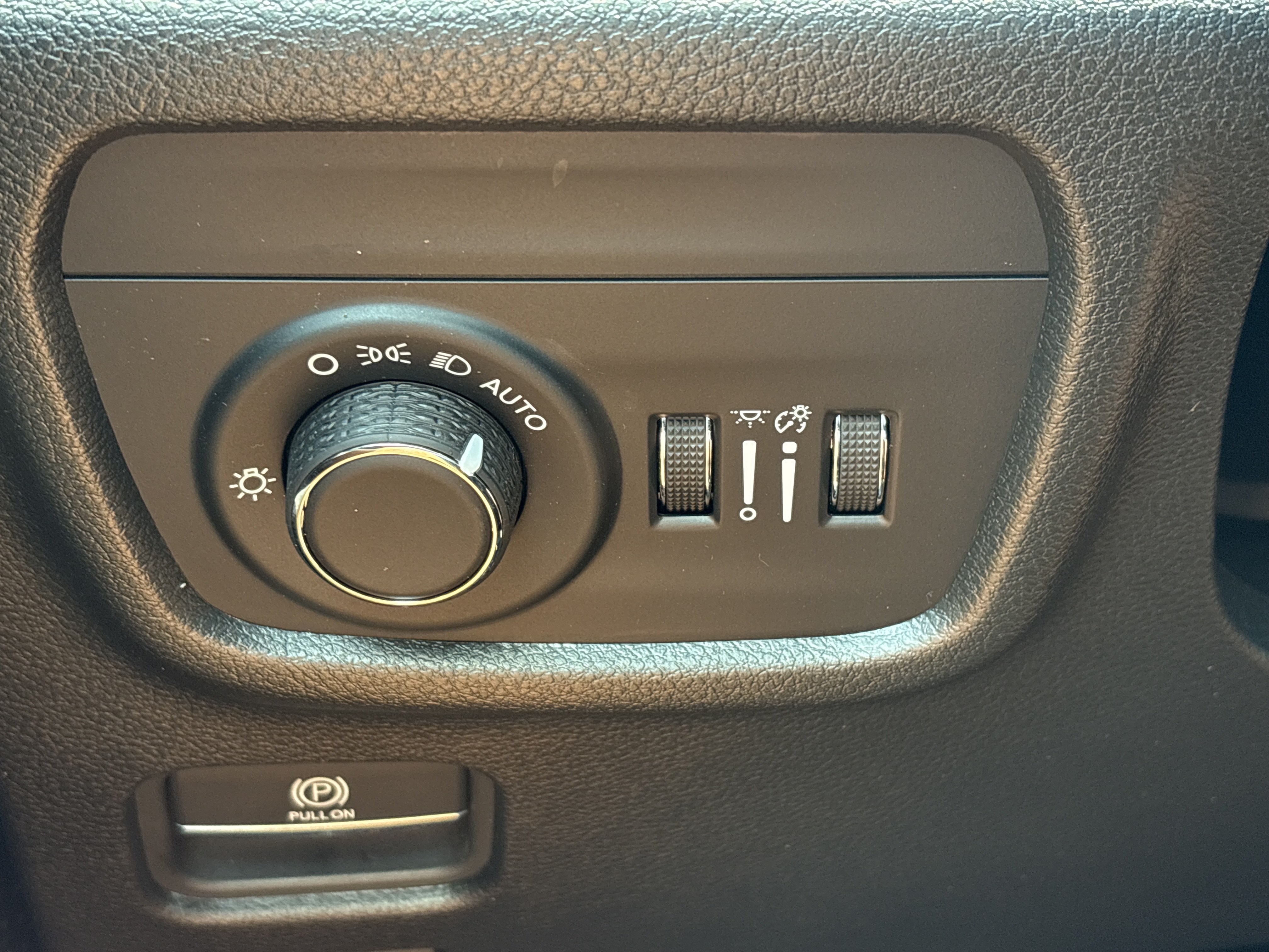 Used 2025 Jeep Grand Cherokee L Altitude AWD/4WD image 31