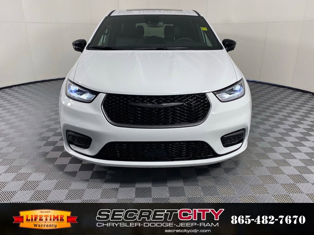 New 2026 Chrysler Pacifica Select image 2