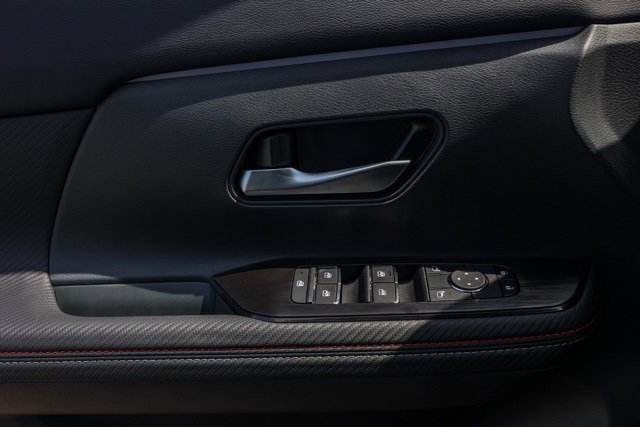 New 2025 Nissan Kicks SR image 24