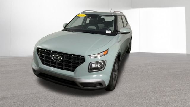 Used 2025 Hyundai Venue SEL FWD image 4