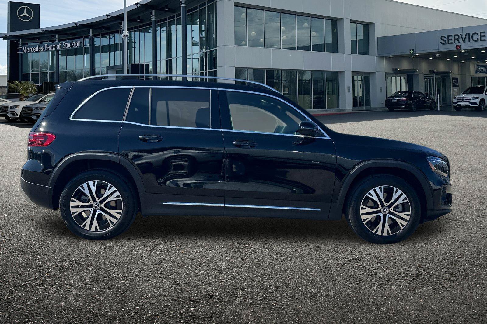 New 2026 Mercedes-Benz GLB 250 image 3