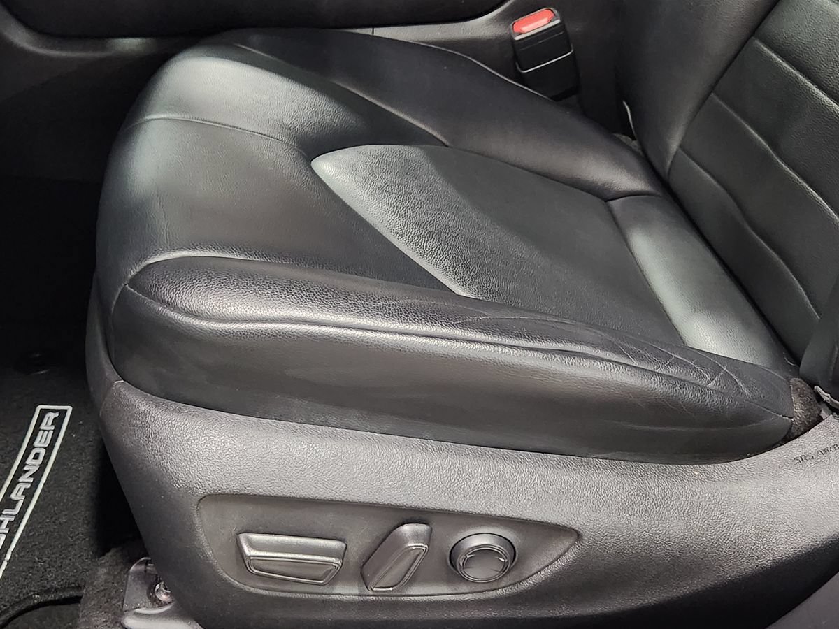 Used 2022 Toyota Highlander XLE FWD image 44