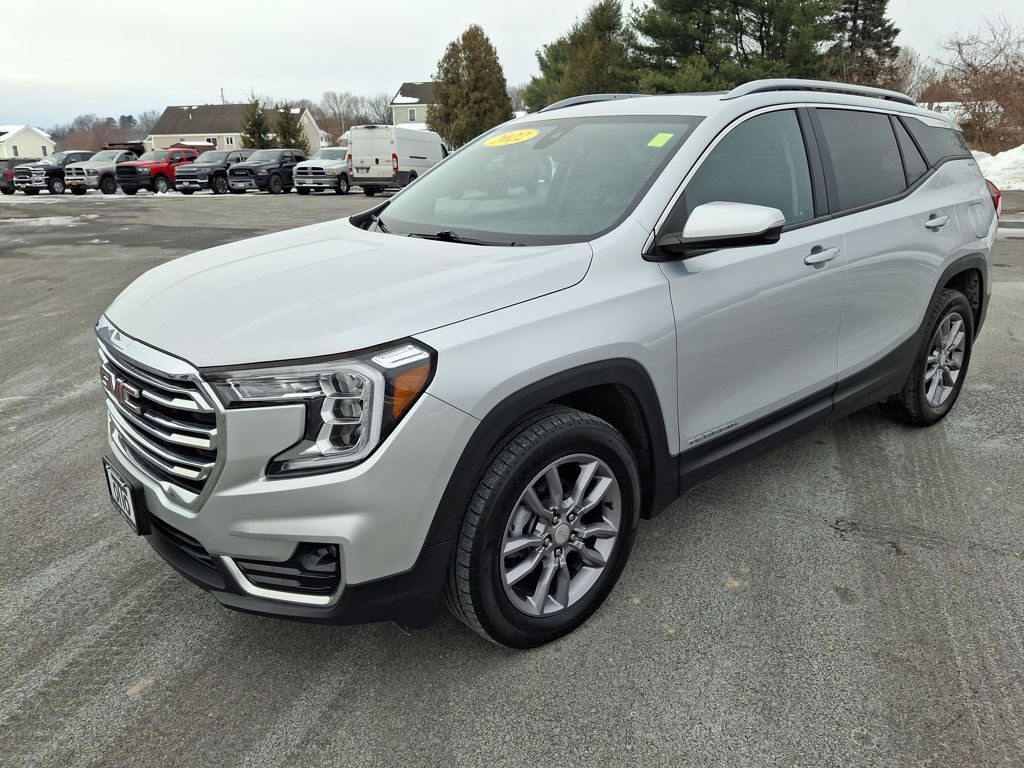 Used 2022 GMC Terrain SLT image 3