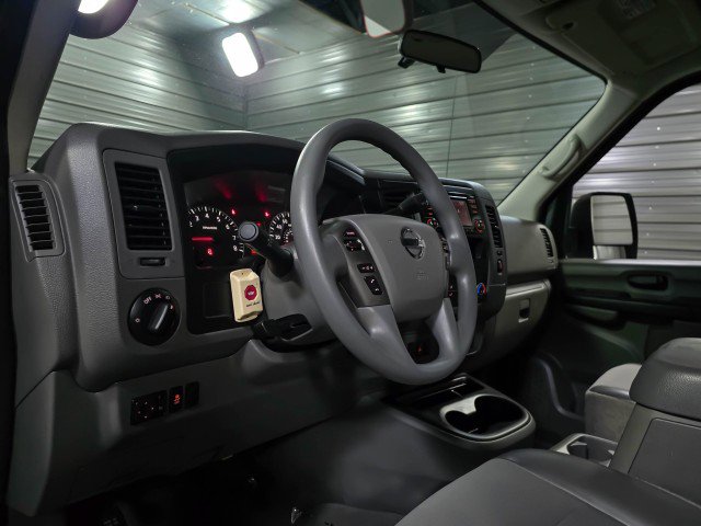 Used 2018 Nissan NV 3500 SV image 13