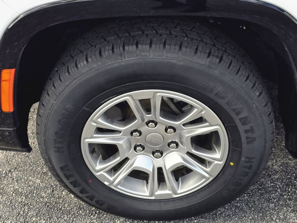 Used 2024 Jeep Wagoneer 2WD image 7