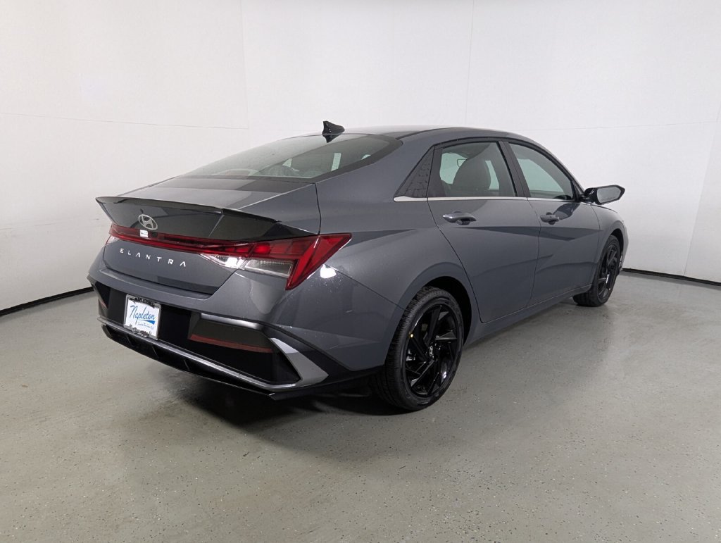 New 2026 Hyundai Elantra SEL Sport Premium FWD image 7