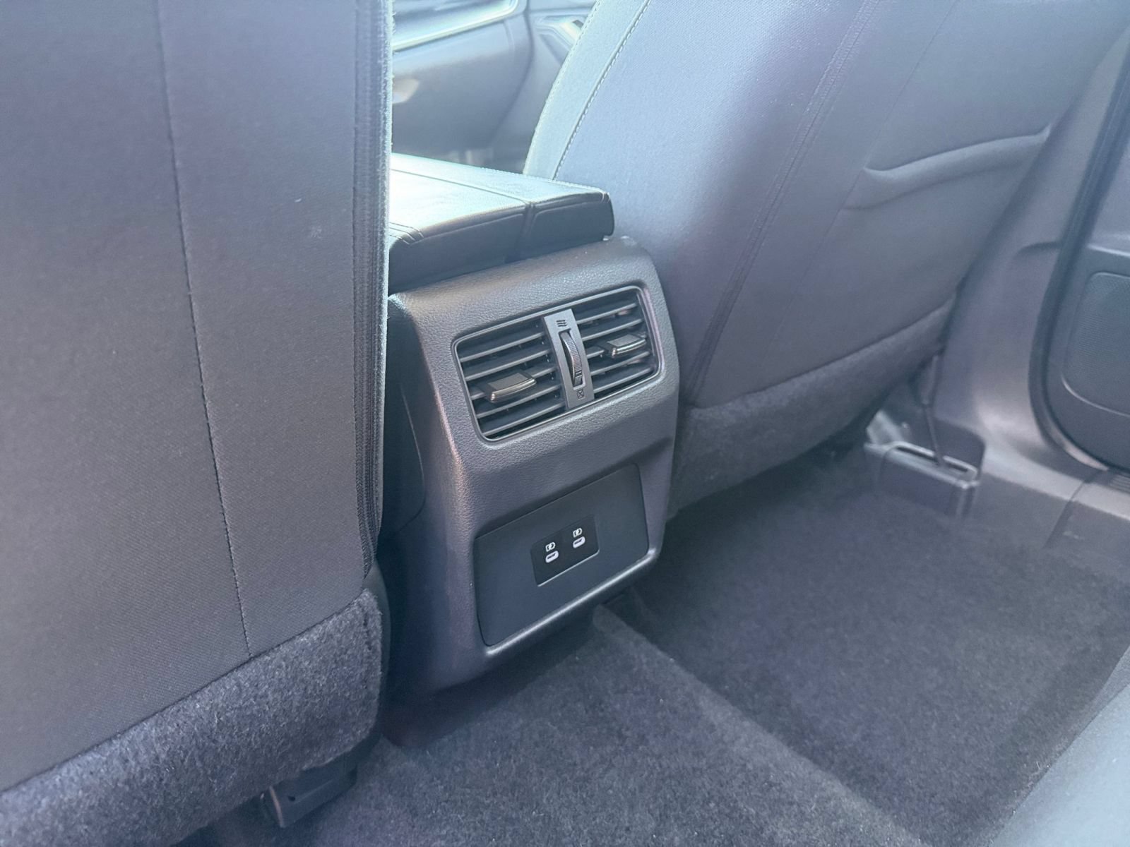 Used 2025 Nissan Rogue SV FWD image 24