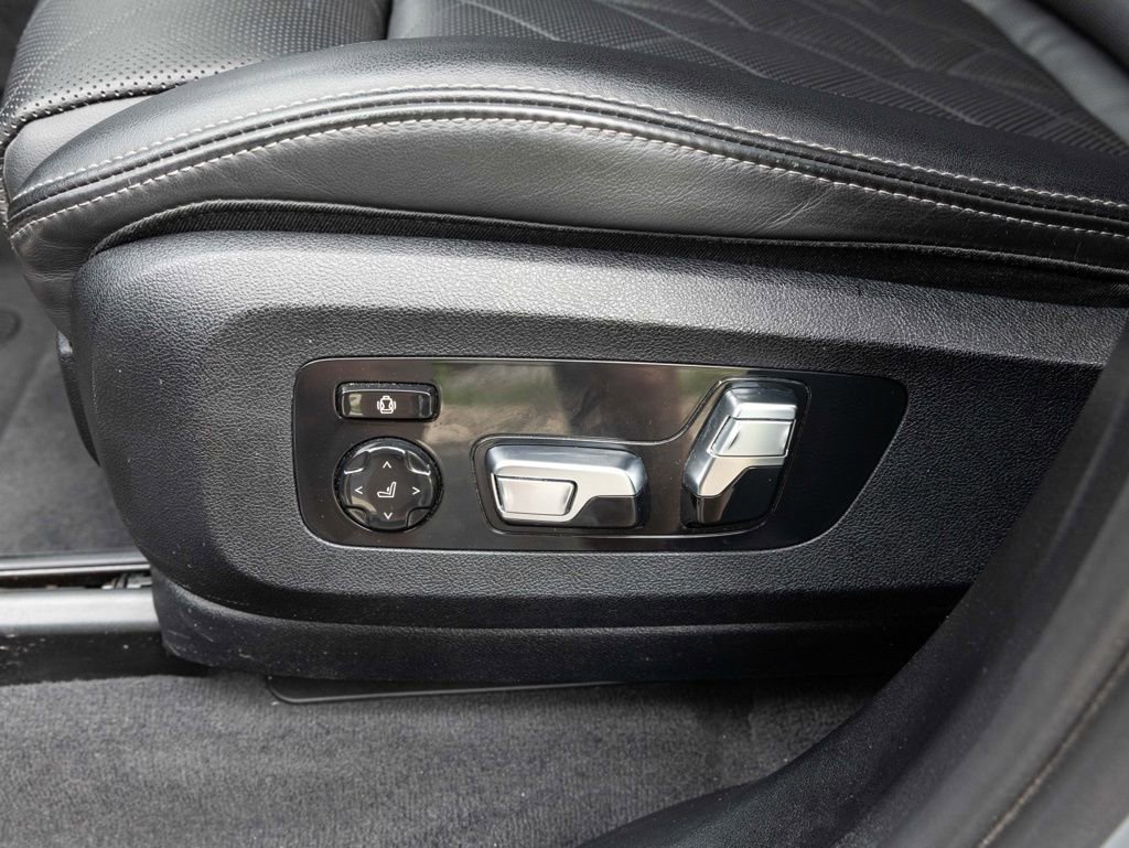 Used 2023 BMW X7 xDrive40i w/ M Sport Package AWD/4WD image 25