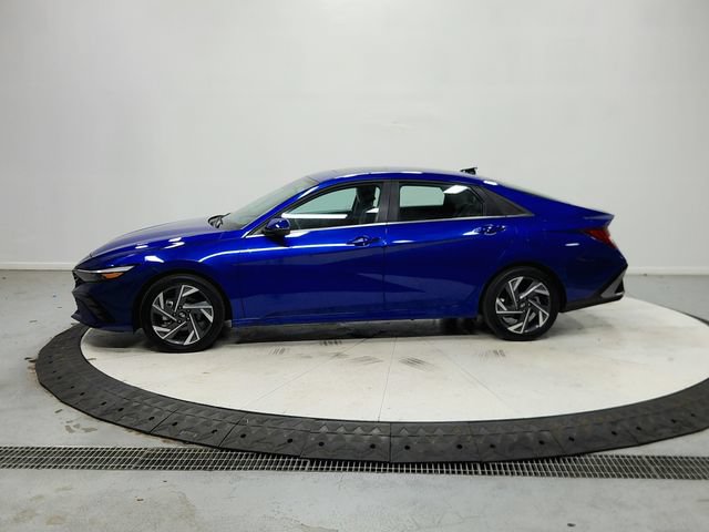 Used 2025 Hyundai Elantra Limited FWD image 5