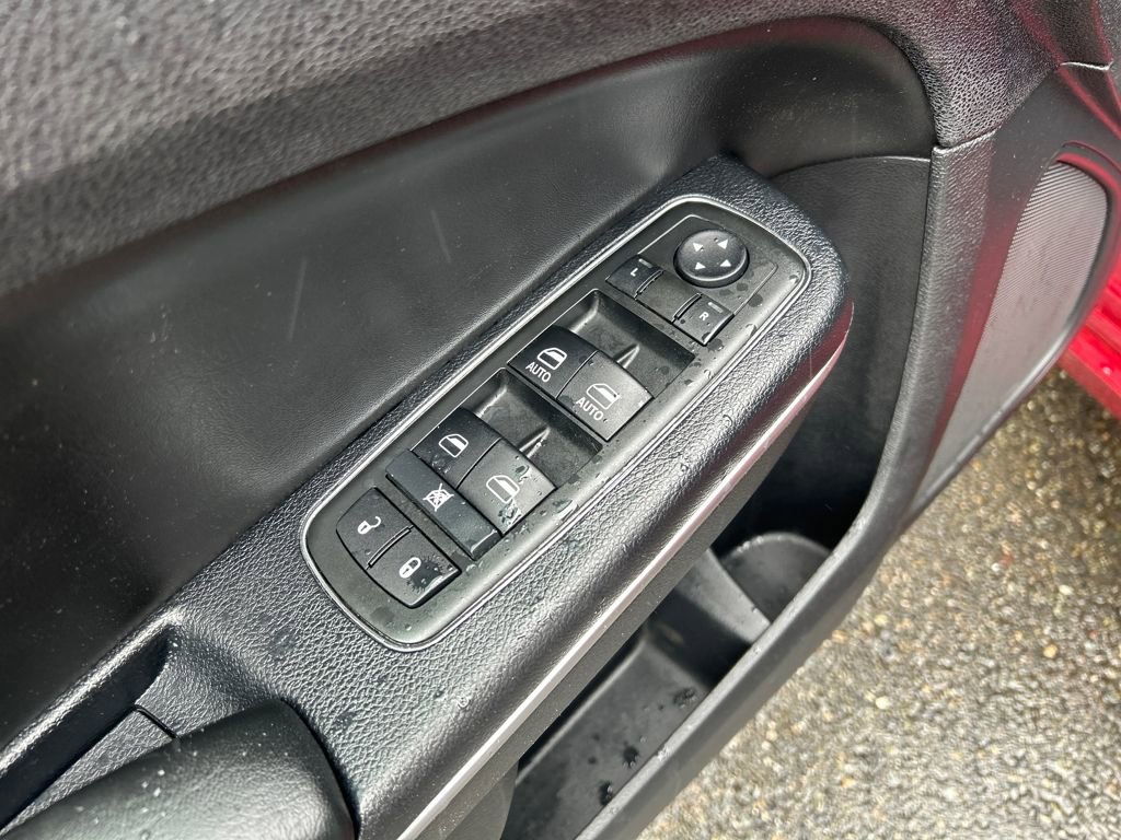 Used 2014 Chrysler 300 image 18
