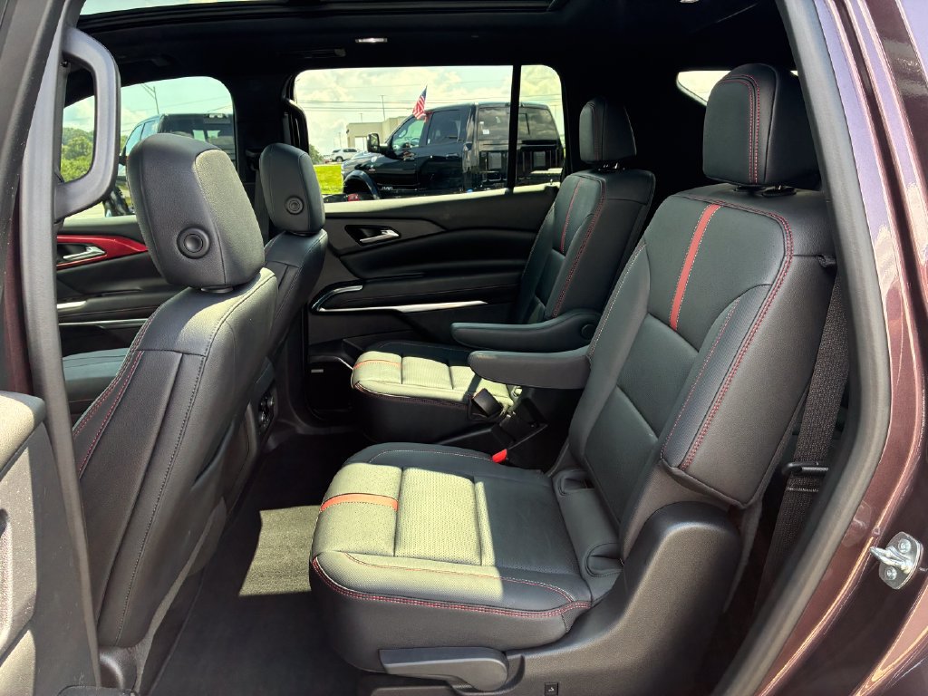 Used 2024 Chevrolet Traverse RS FWD image 20