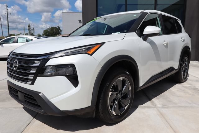 Used 2024 Nissan Rogue SV FWD image 8