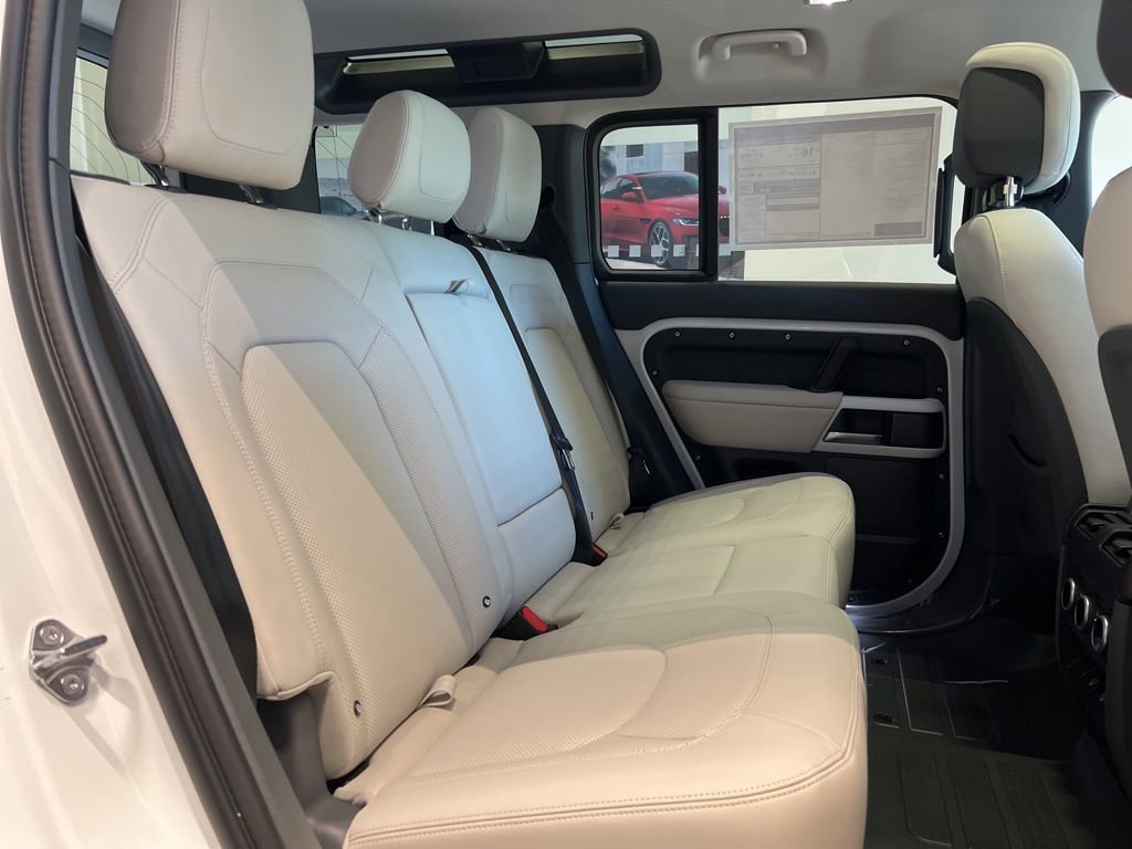 New 2024 Land Rover Defender 110 SE AWD/4WD image 16