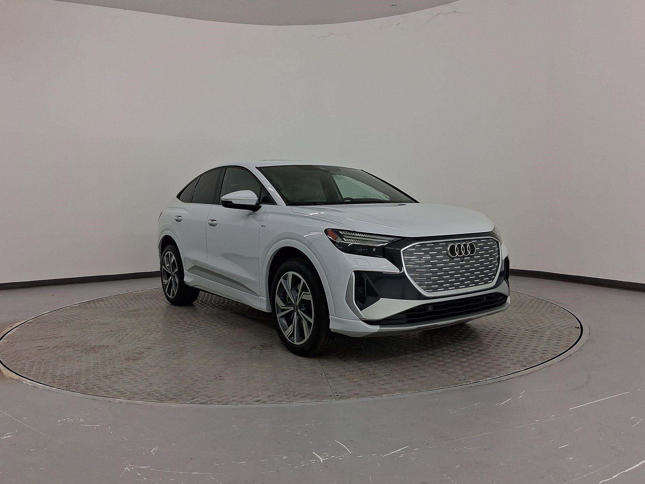 Certified 2023 Audi Q4 e-tron Prestige image 7