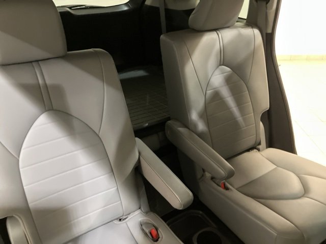 Used 2020 Toyota Highlander XLE image 27