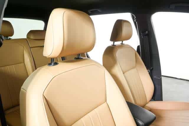 Certified 2024 Volkswagen Tiguan SE FWD image 23