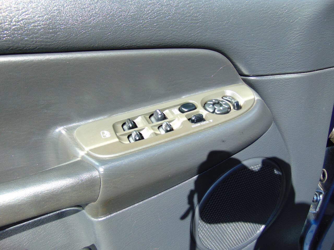 Used 2004 Dodge Ram 3500 Truck SLT w/ Trailer Tow Group image 8