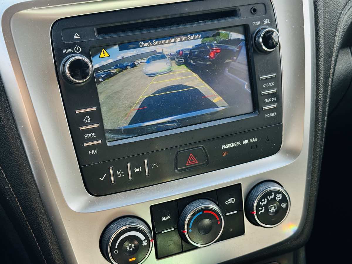 Used 2014 GMC Acadia SLE FWD image 17