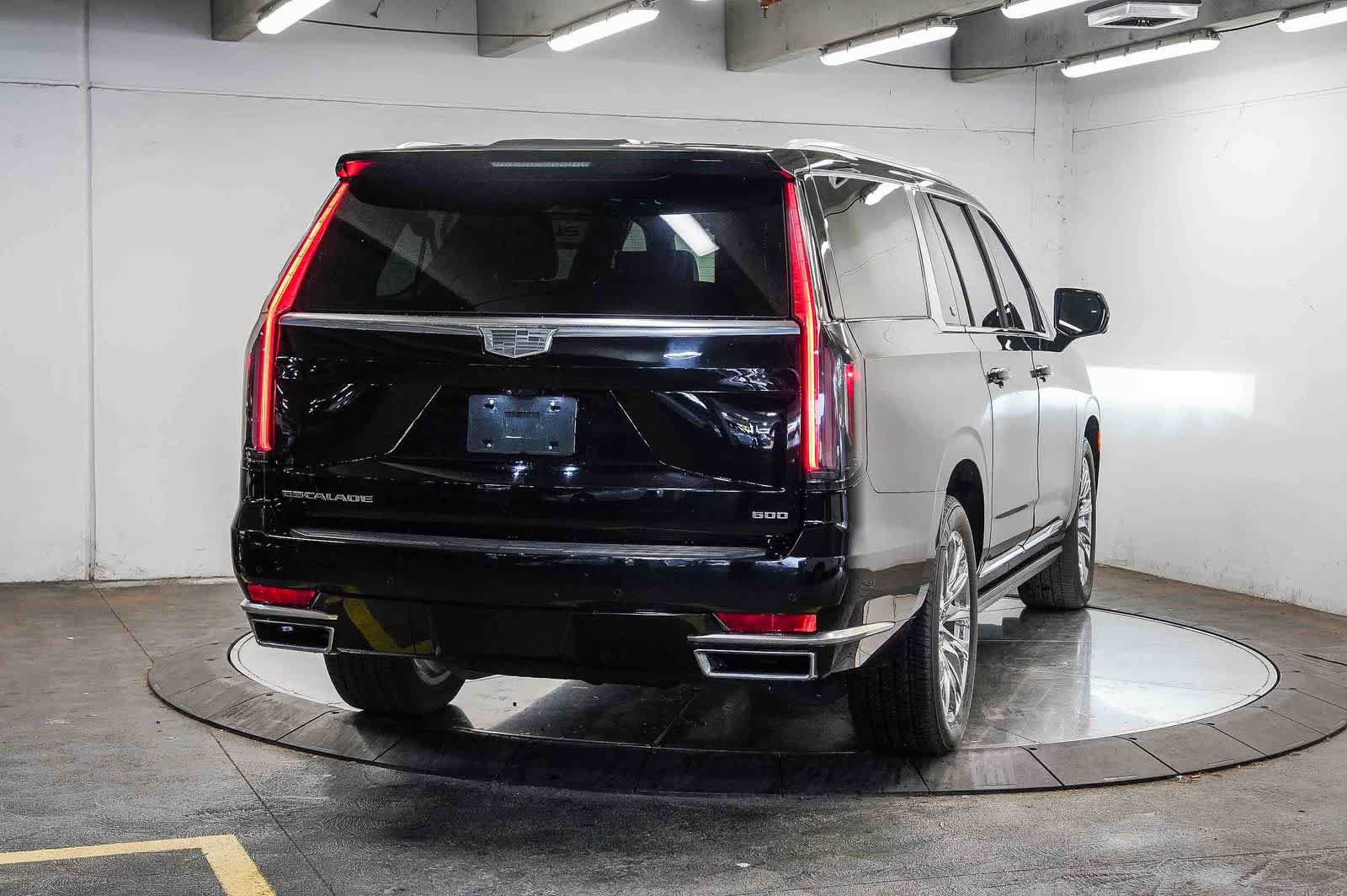 Used 2023 Cadillac Escalade ESV Premium Luxury Platinum w/ LPO, Radiant Package AWD/4WD image 10