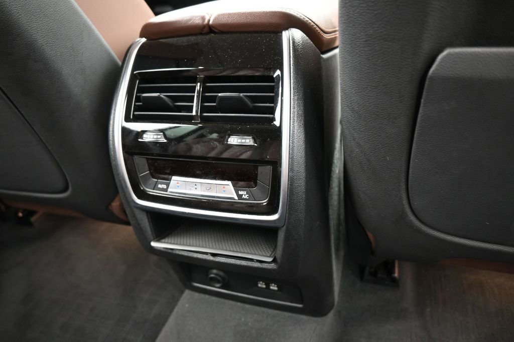 Used 2020 BMW X7 xDrive40i w/ Premium Package AWD/4WD image 48