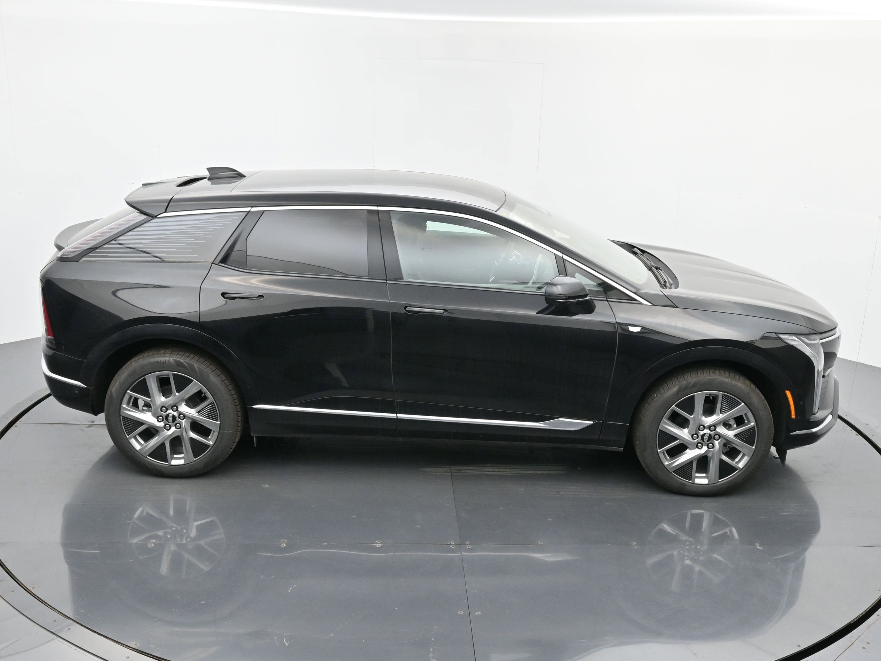 New 2025 Cadillac Optiq Luxury 2 w/ LPO, Floor Liner Package image 28